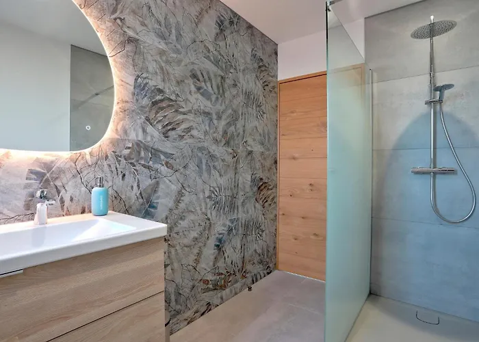 Semesterbostad Lovely In *