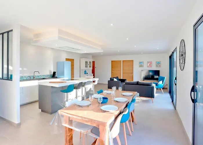 Holiday home Lovely In